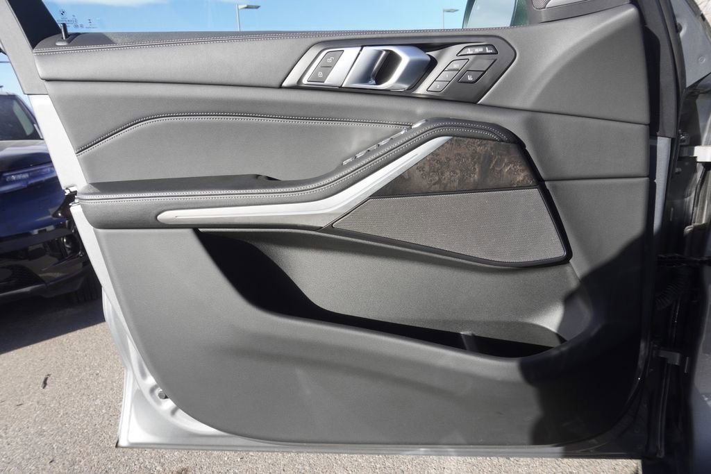 Used 2023 BMW X7 xDrive40i w/ Premium Package image 17