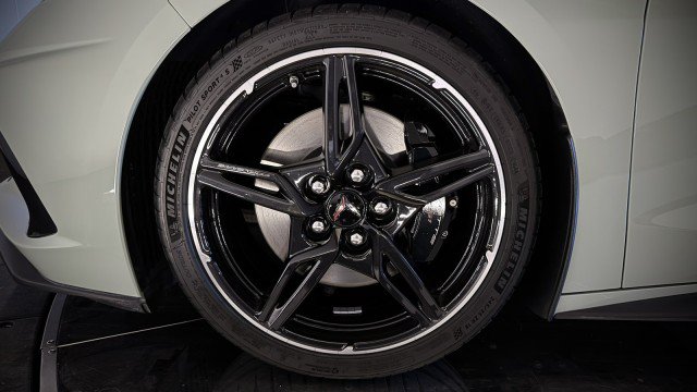 Used 2024 Chevrolet Corvette Stingray Premium Cpe w/ Z51 Performance Package RWD image 31
