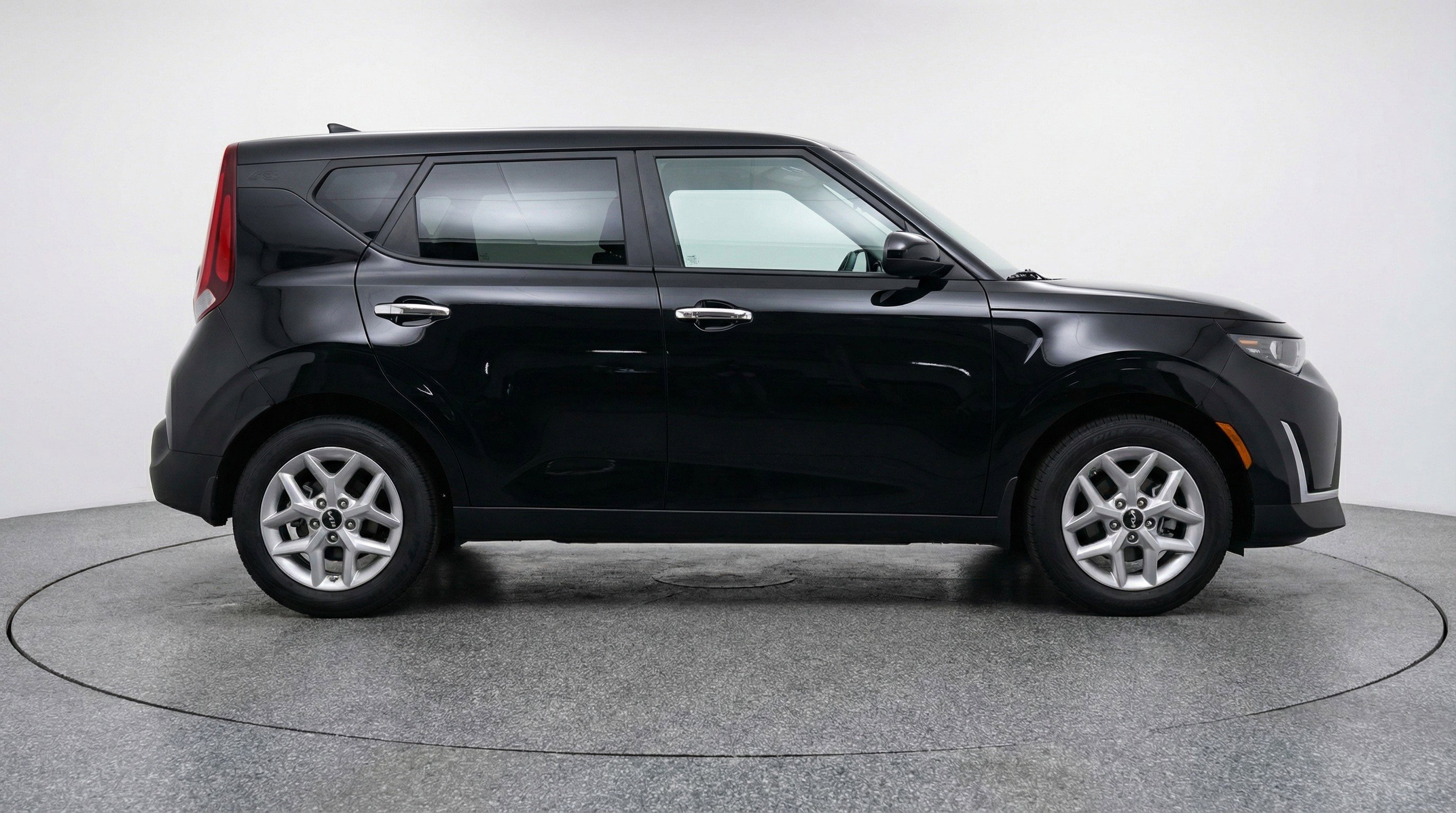 Used 2025 Kia Soul LX w/ LX Technology Package image 11