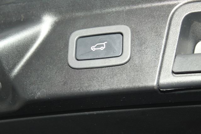 Used 2018 Land Rover Range Rover Velar S image 13