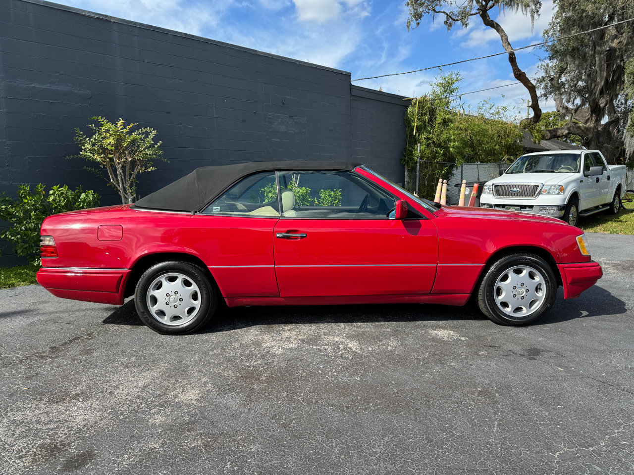 Used 1995 Mercedes-Benz E 320 Convertible image 7