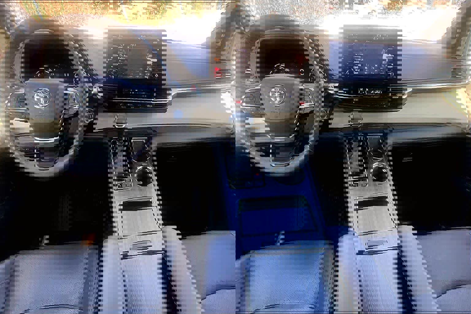 Certified 2021 Toyota Sienna Platinum image 32