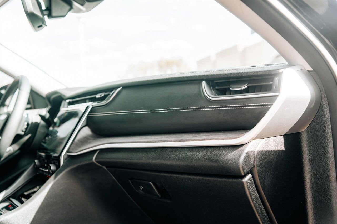 Used 2023 Jeep Grand Cherokee L Limited w/ Trailer Tow Group (B) image 51