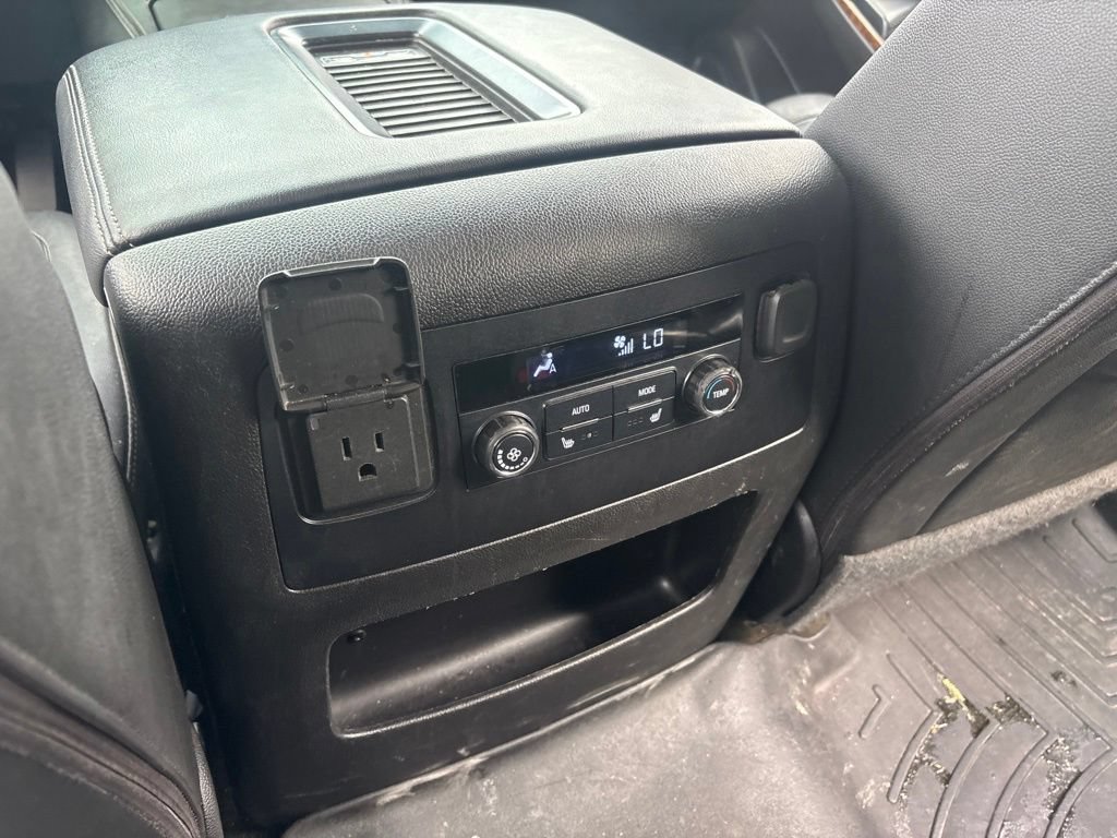 Used 2018 Chevrolet Suburban Premier AWD/4WD image 12