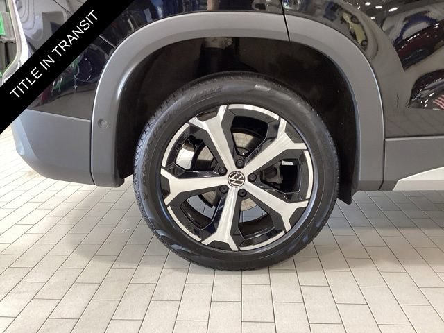 Used 2025 Volkswagen Tiguan SE w/ Panoramic Sunroof Package AWD/4WD image 24