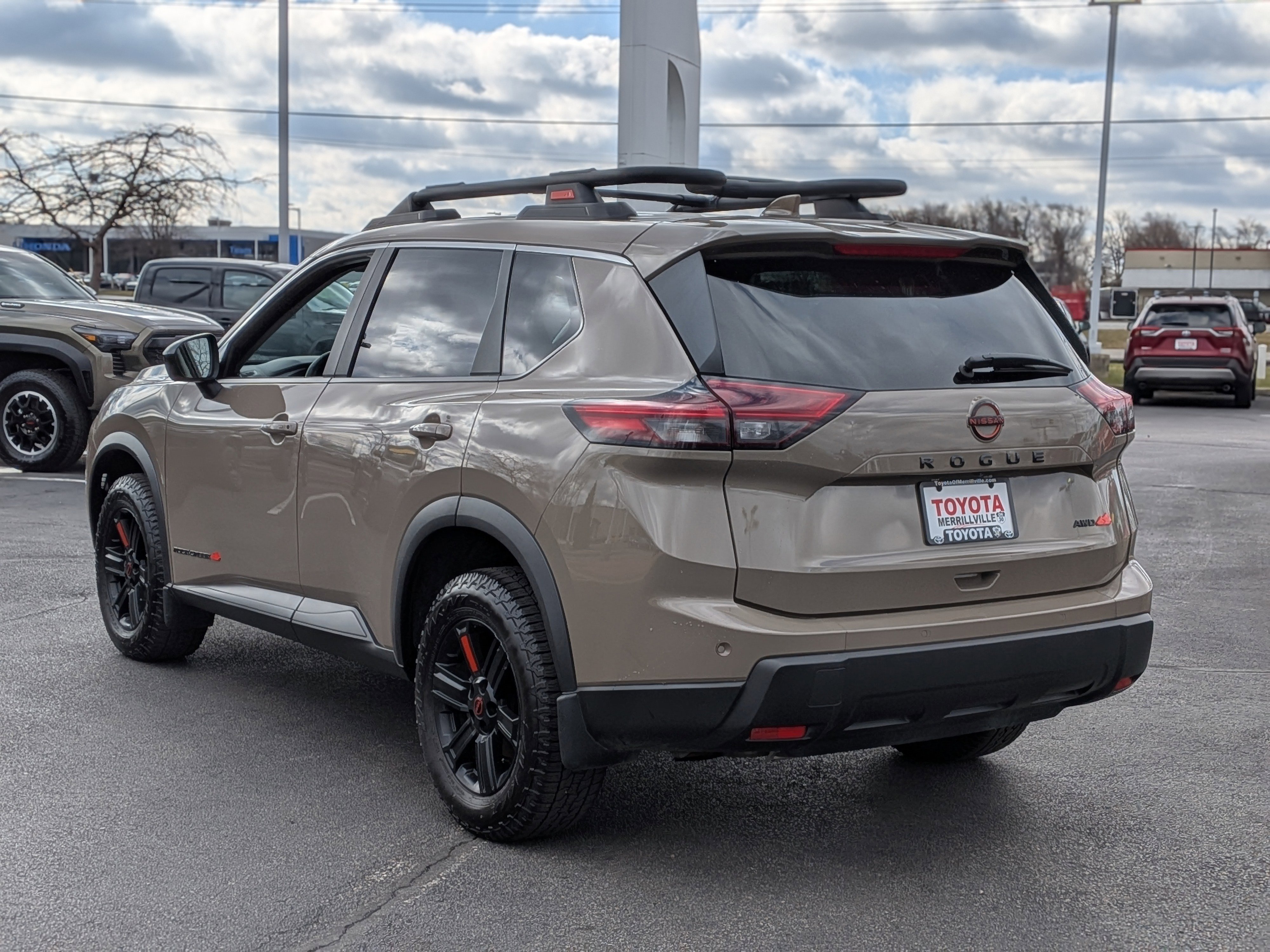 Used 2025 Nissan Rogue SV AWD/4WD image 6