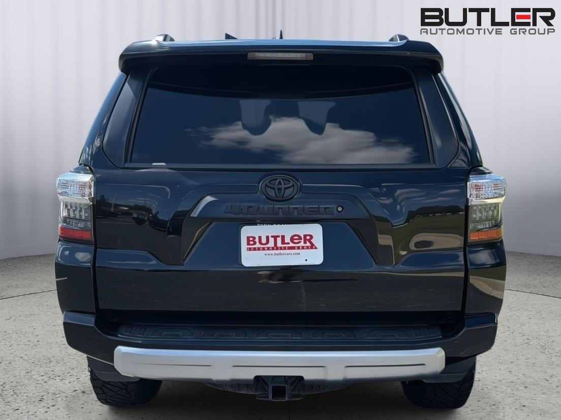 Used 2018 Toyota 4Runner TRD Off-Road Premium AWD/4WD image 5