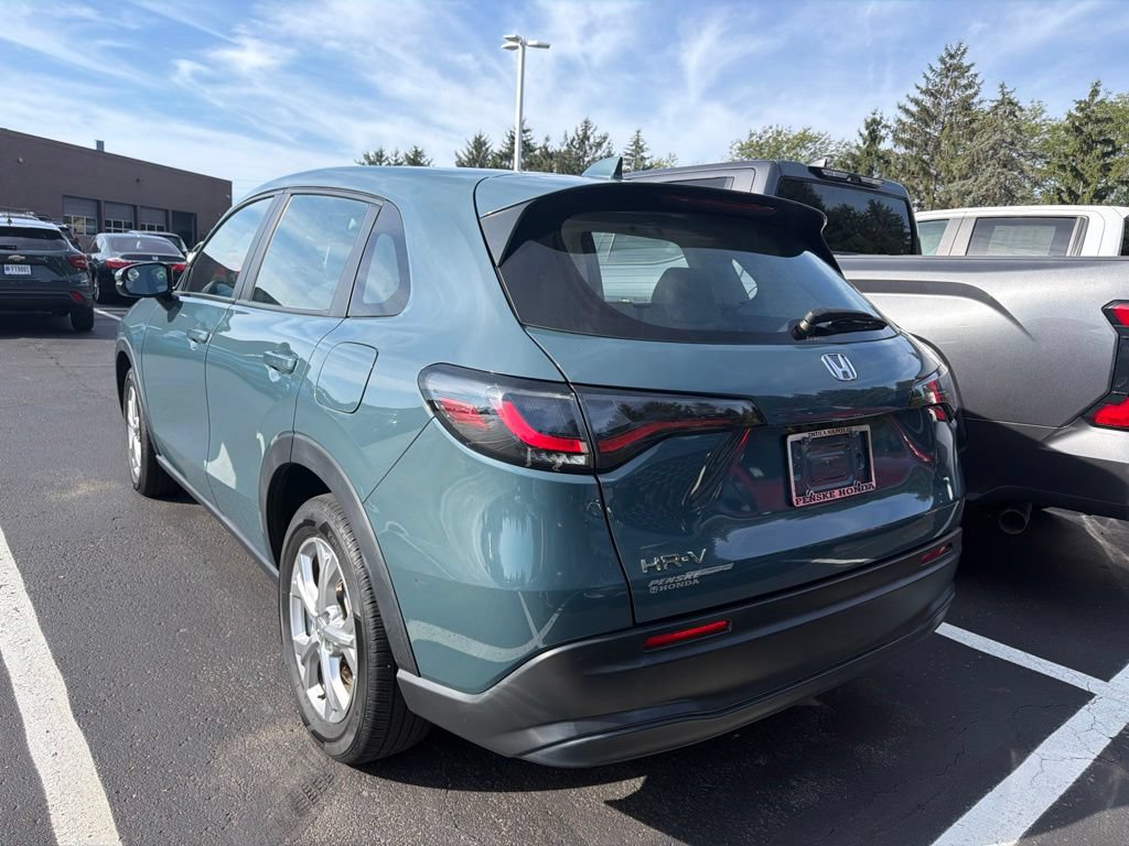 Used 2024 Honda HR-V LX image 2