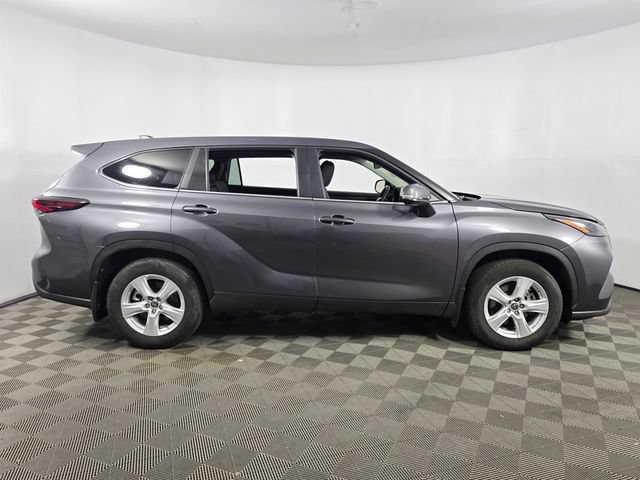 Used 2025 Toyota Highlander LE AWD/4WD image 11