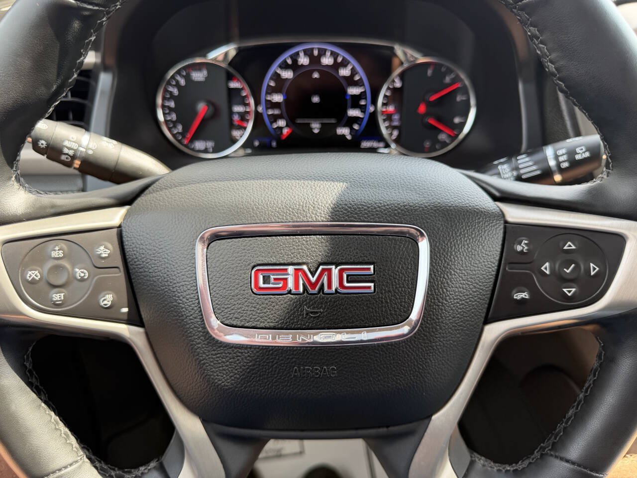 Used 2023 GMC Acadia Denali w/ Trailering Package AWD/4WD image 13