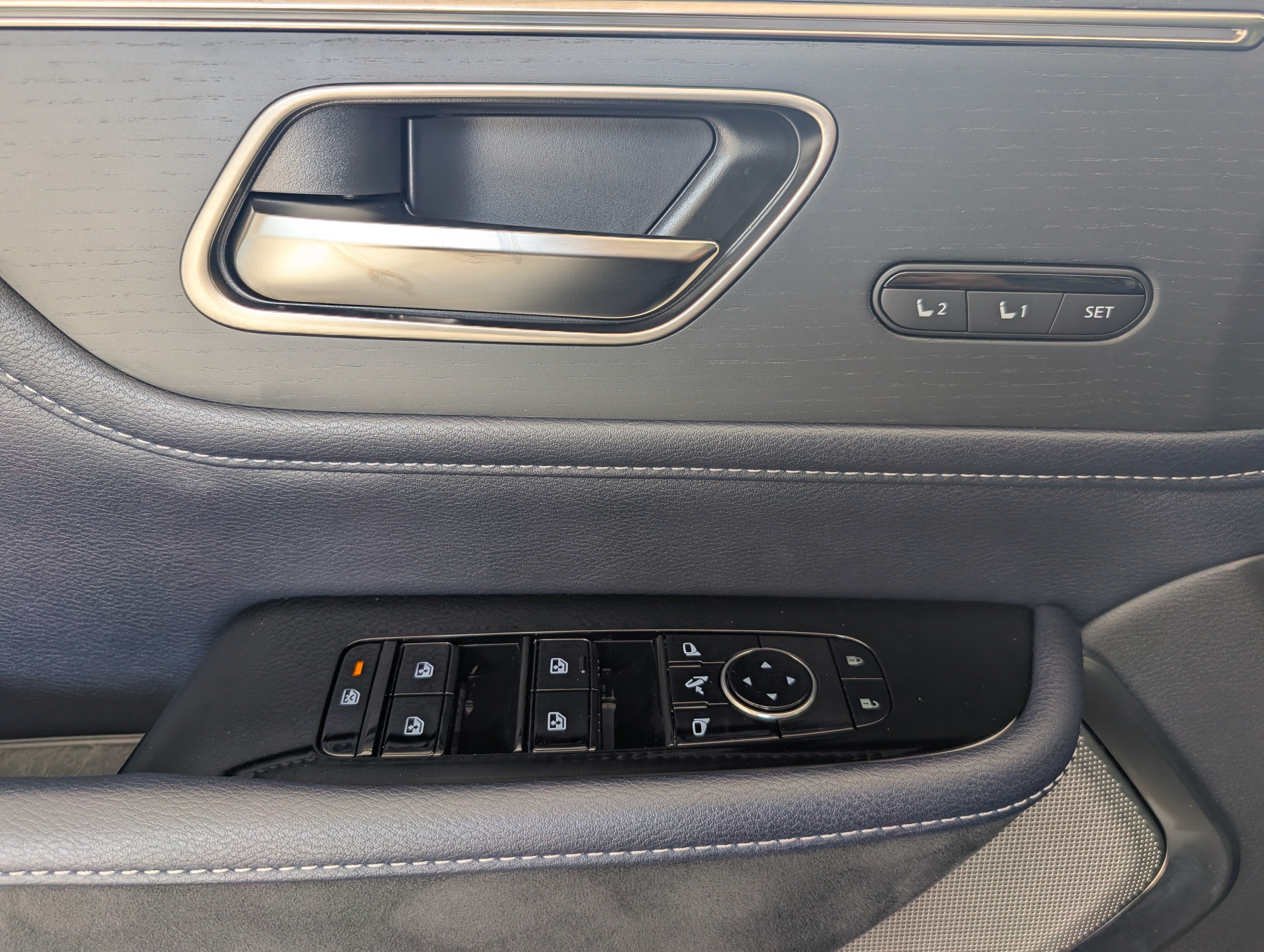 Used 2026 INFINITI QX80 4WD w/ Sport Exterior Package image 16