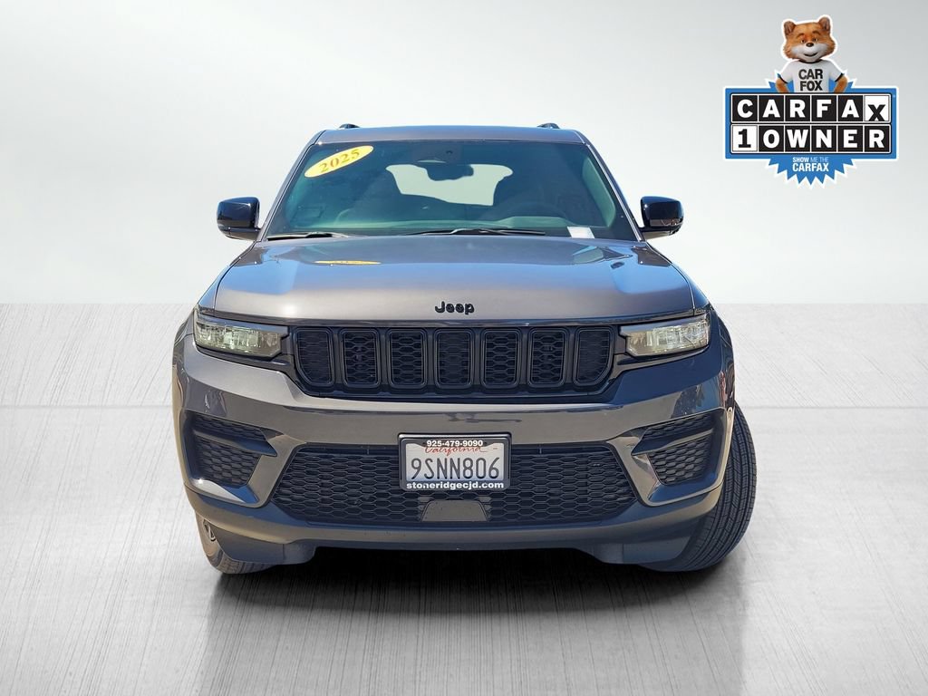Used 2025 Jeep Grand Cherokee Altitude w/ Trailer Tow Package AWD/4WD image 2