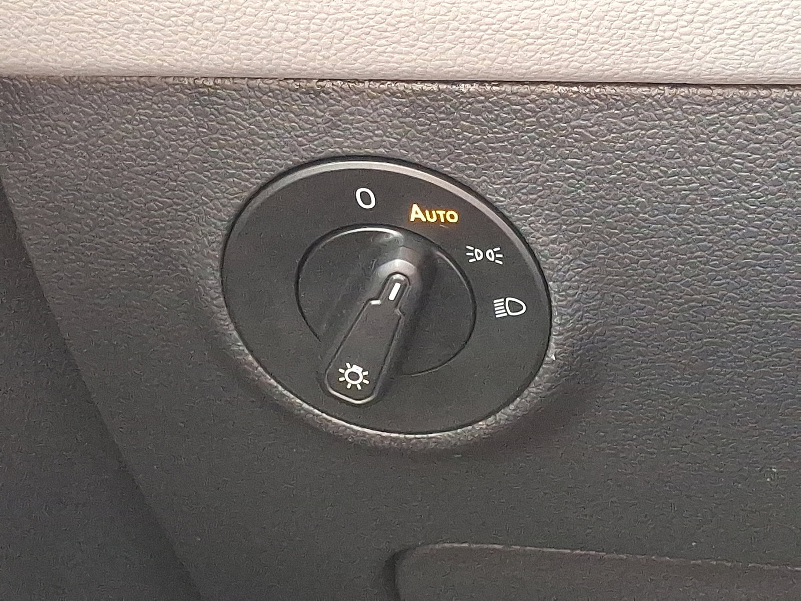 Used 2023 Volkswagen Taos SE w/ Black Wheel Package image 25