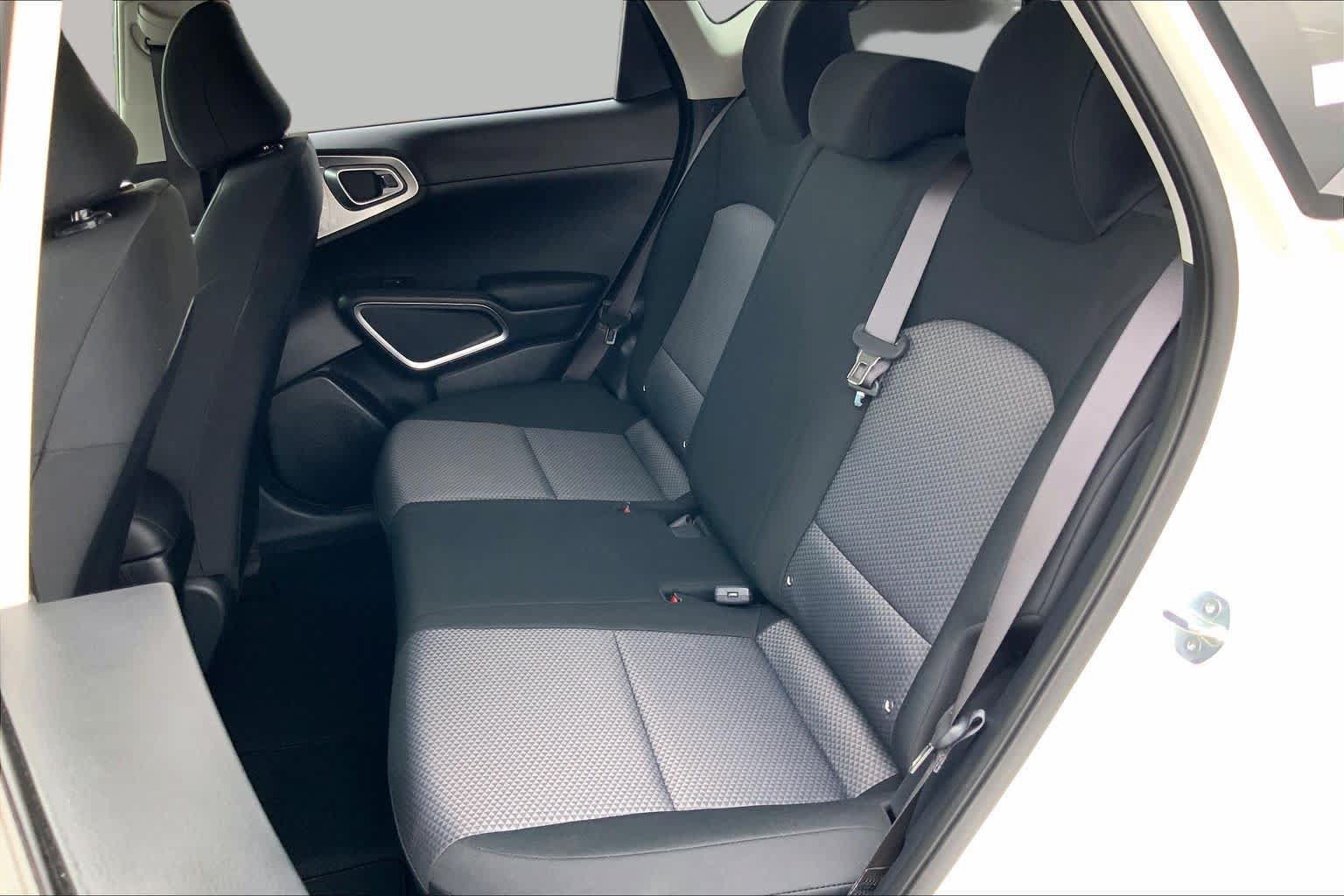 Used 2025 Kia Soul LX w/ LX Technology Package FWD image 19
