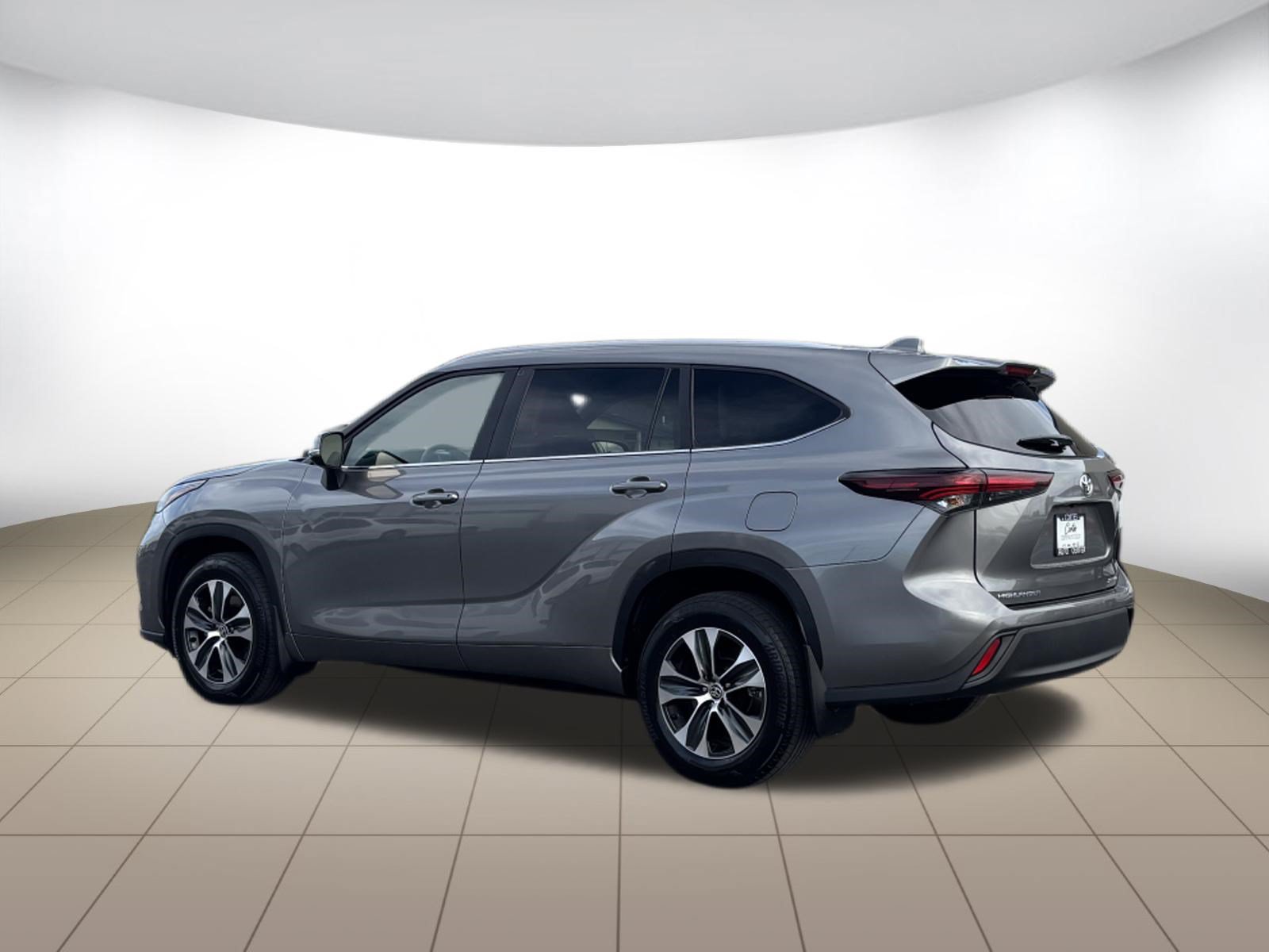Used 2025 Toyota Highlander XLE AWD/4WD image 5