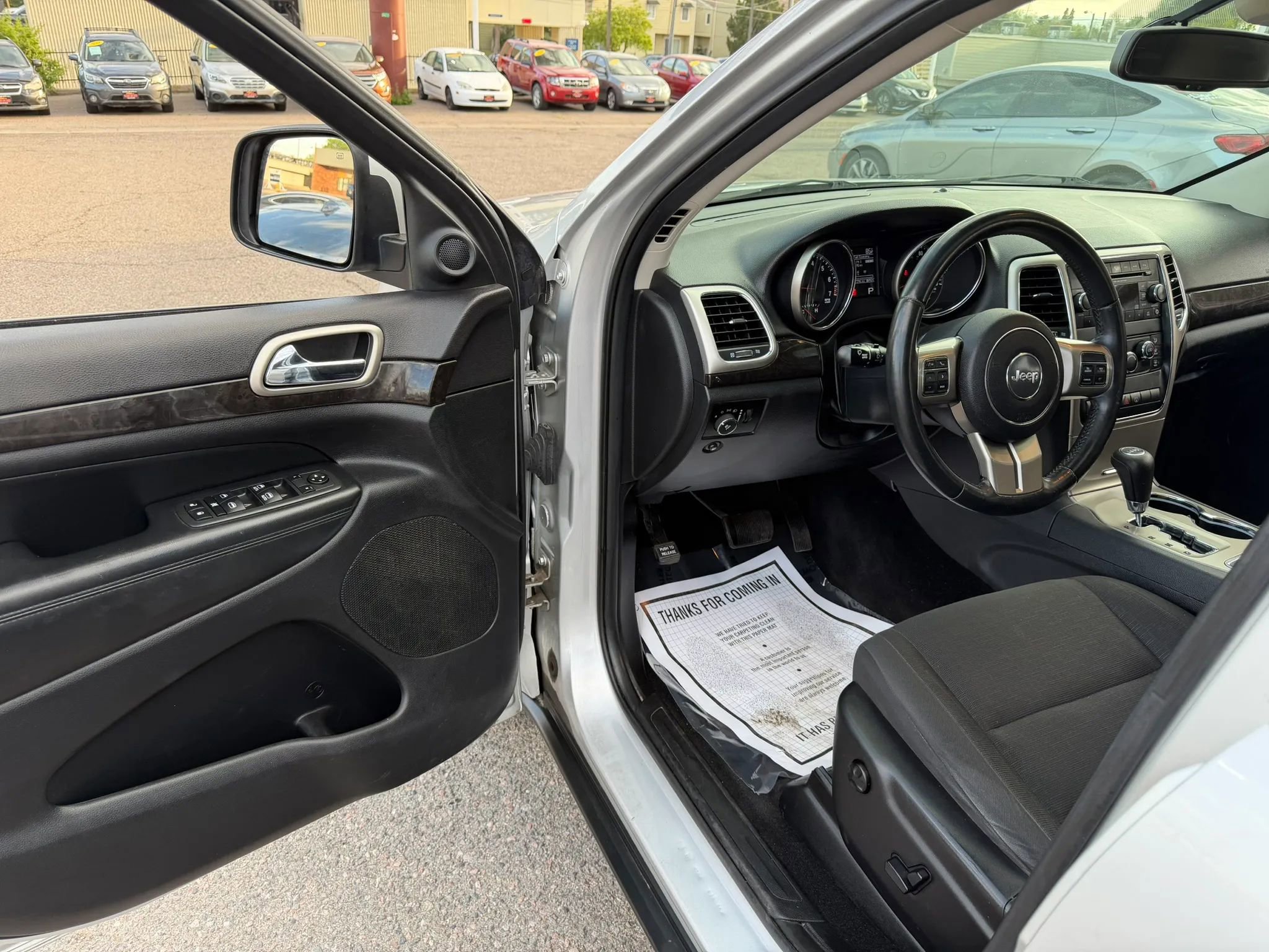 Used 2013 Jeep Grand Cherokee Laredo w/ Laredo E Group AWD/4WD image 12