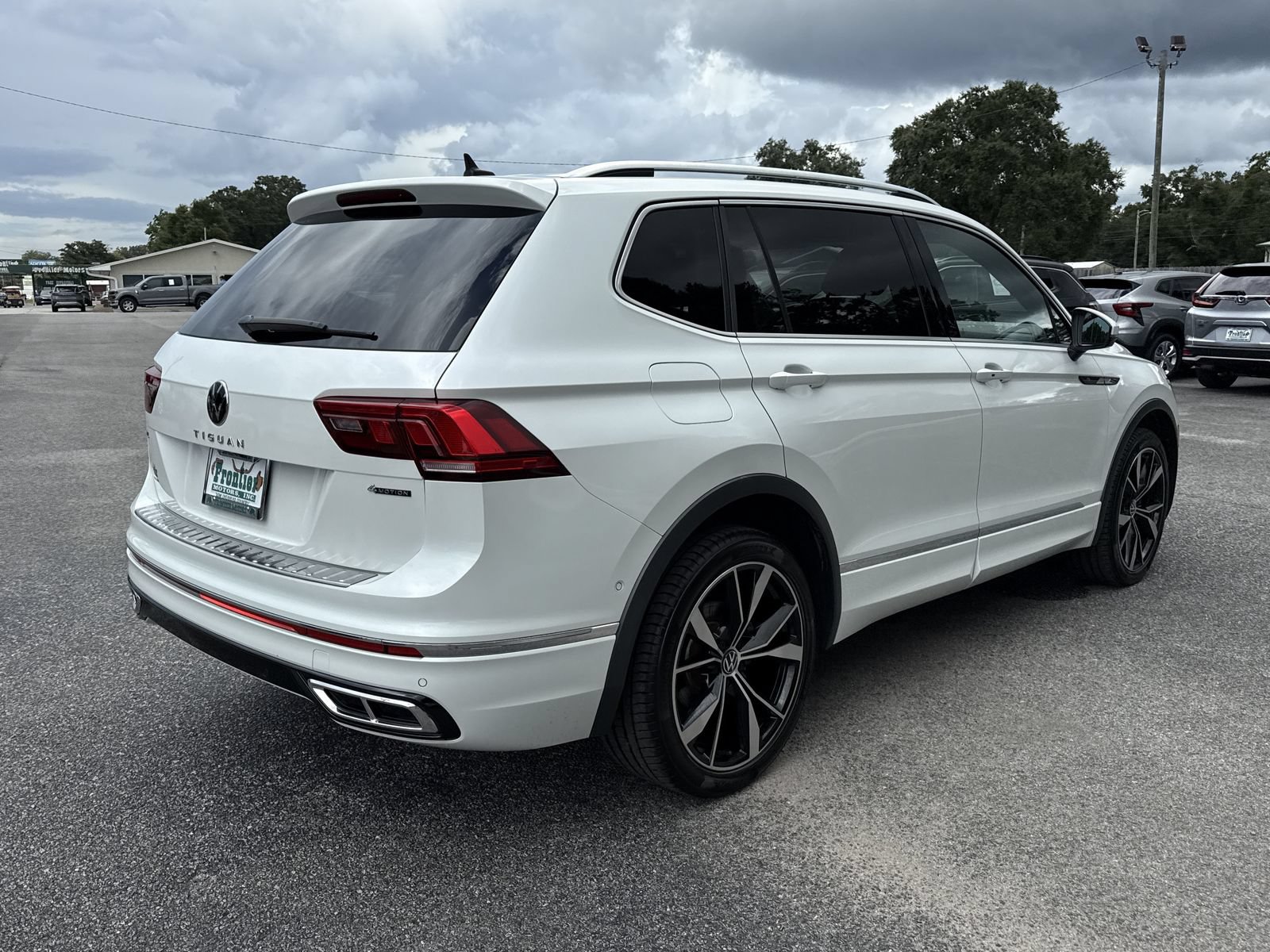Used 2022 Volkswagen Tiguan SEL R-Line AWD/4WD image 5