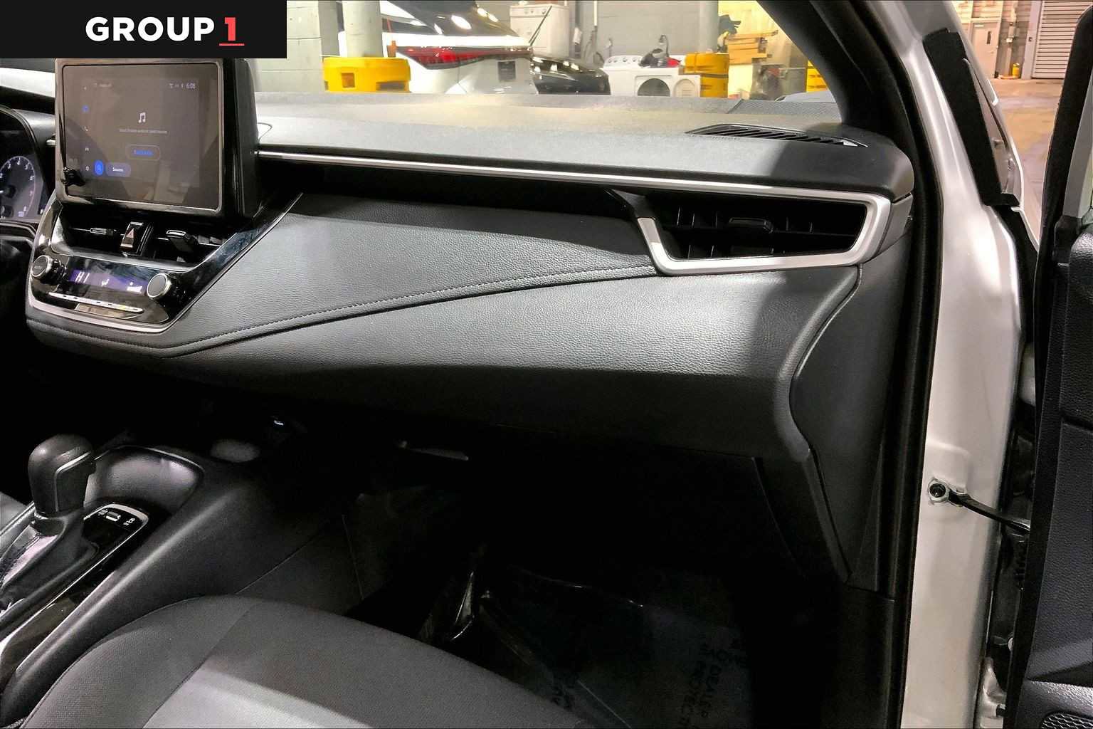 Certified 2025 Toyota Corolla SE image 18