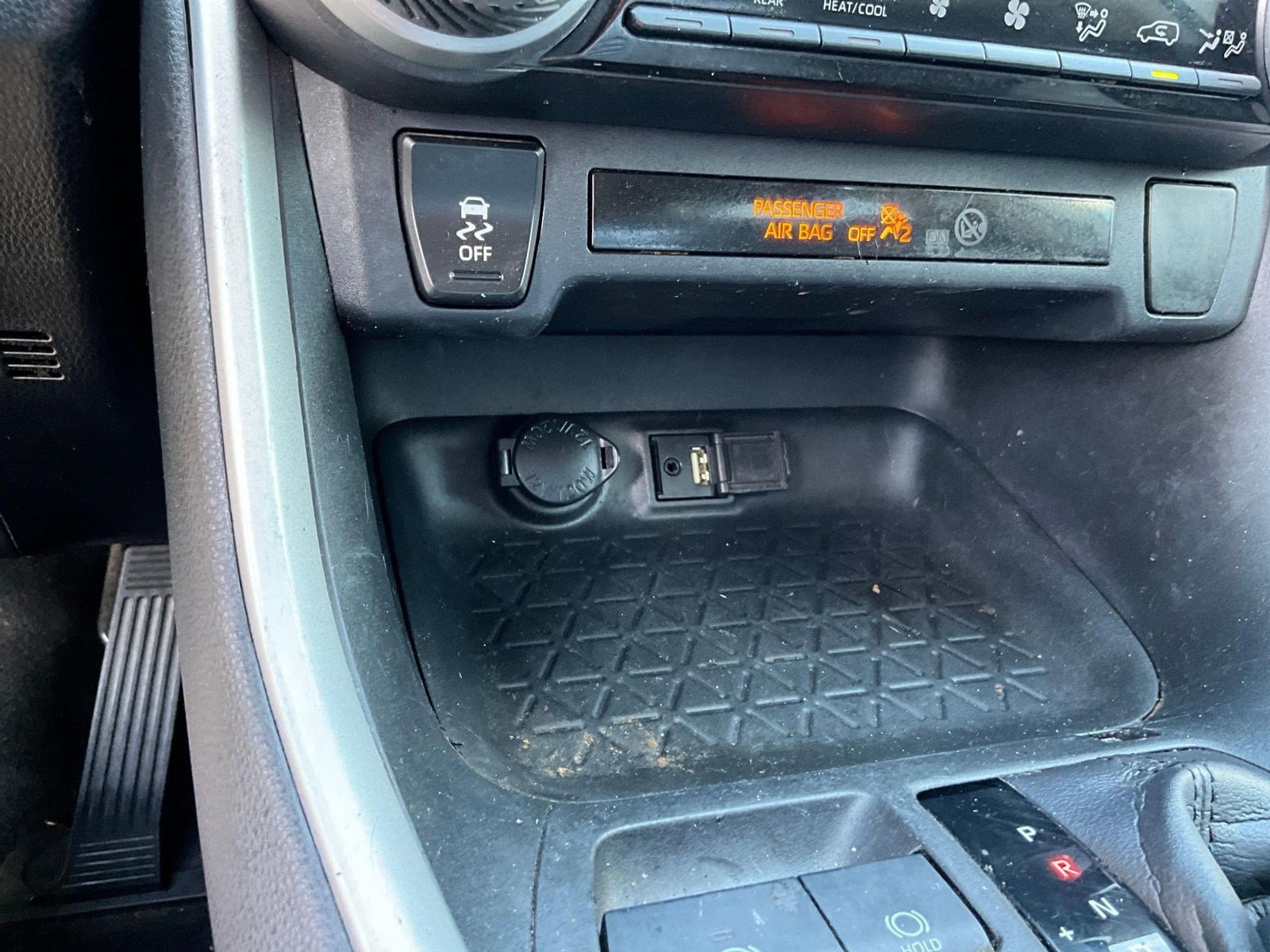 Used 2019 Toyota RAV4 XLE FWD image 15