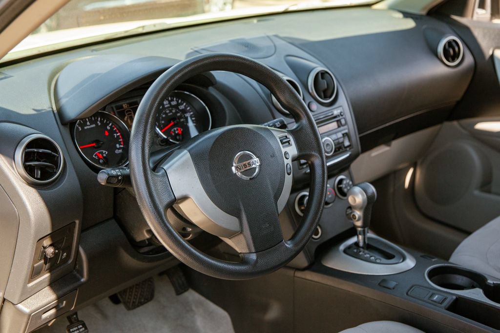 Used 2013 Nissan Rogue S FWD image 10
