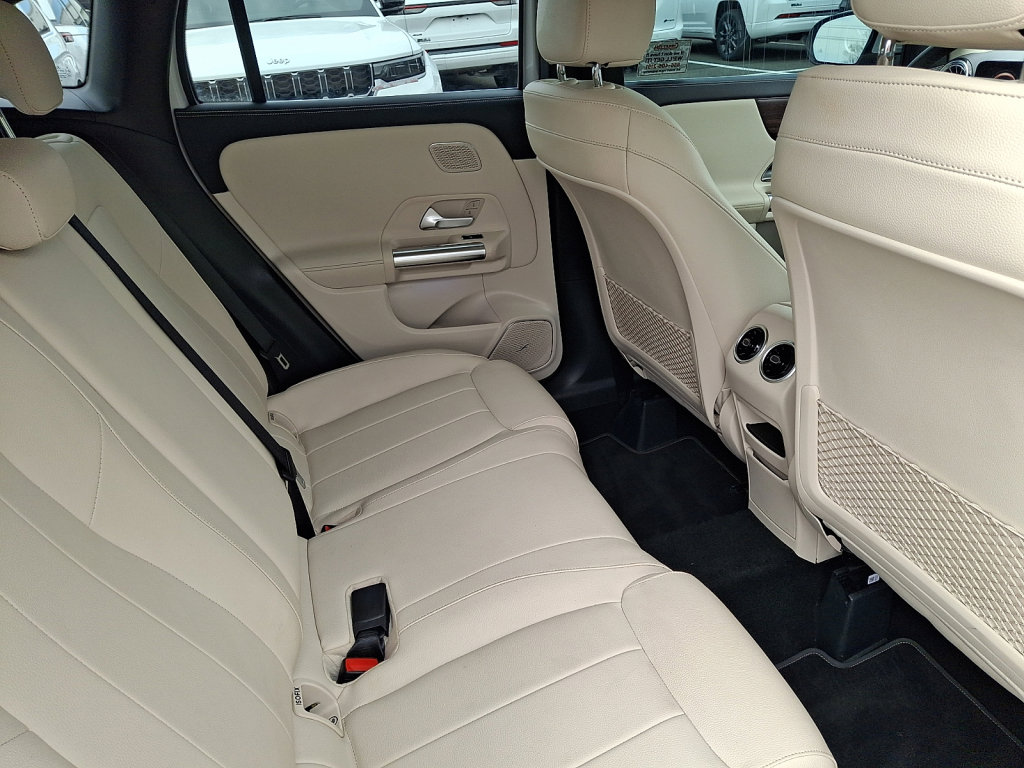 Used 2021 Mercedes-Benz GLA 250 4MATIC image 15