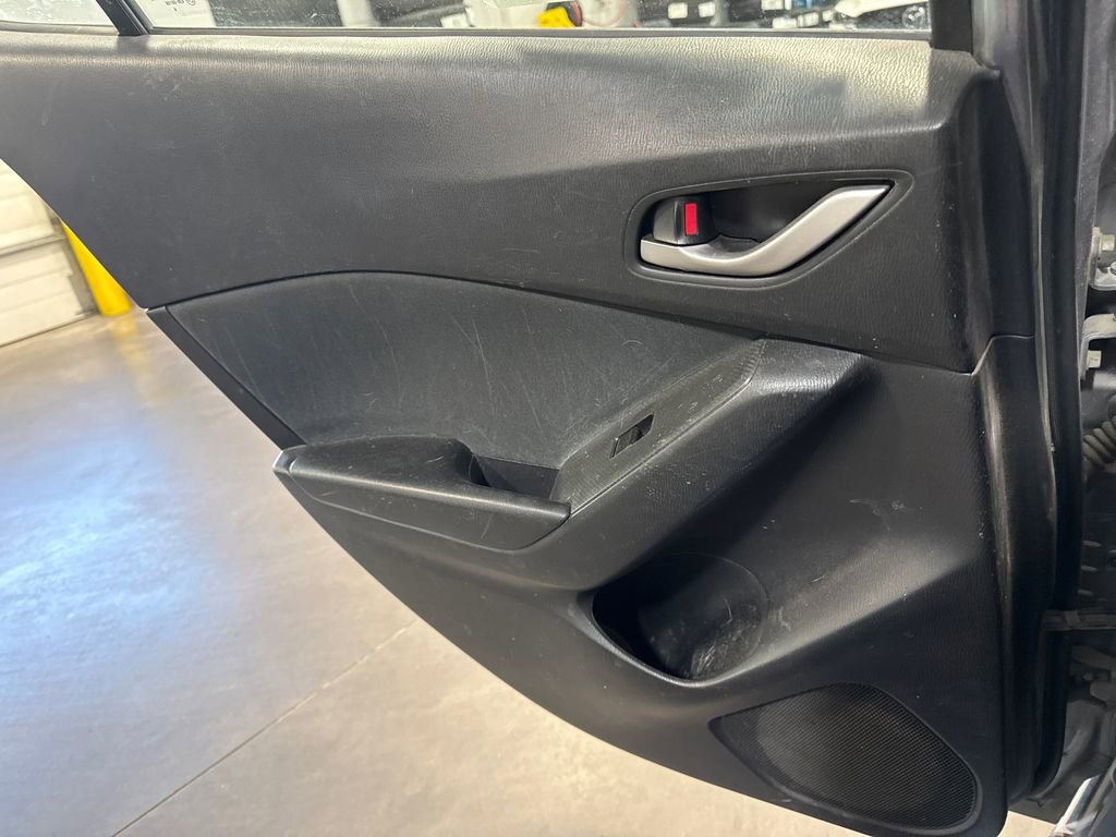 Used 2015 MAZDA MAZDA3 i Sport FWD image 10