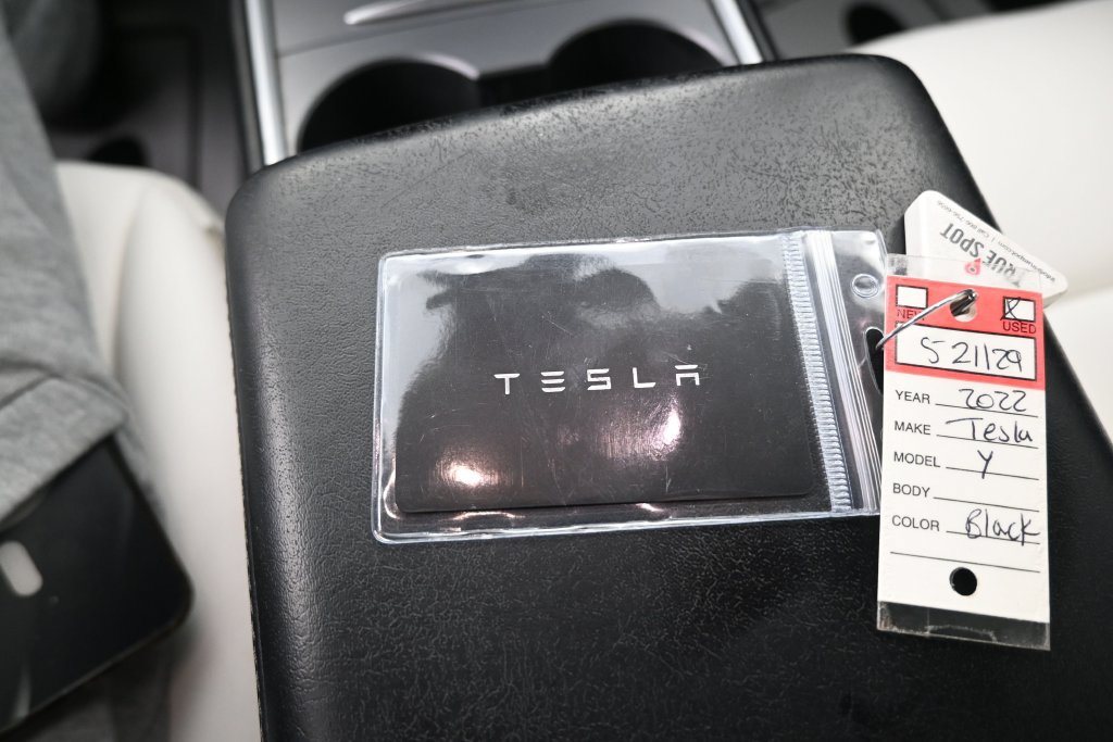 Used 2022 Tesla Model Y Performance AWD/4WD image 17