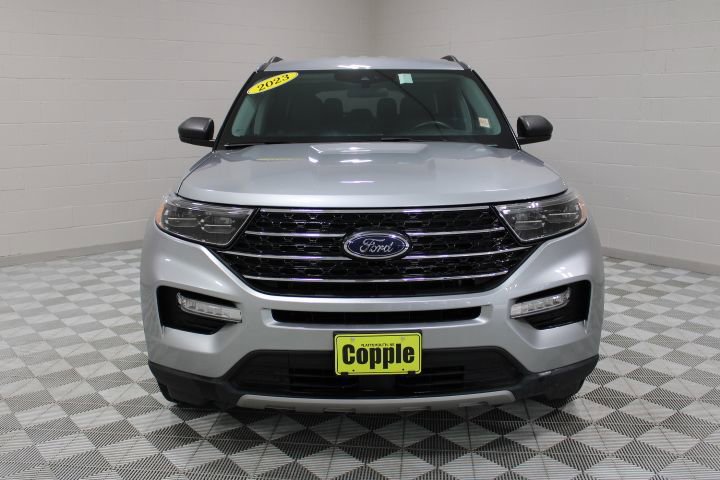 Used 2023 Ford Explorer XLT w/ Equipment Group 202A image 6