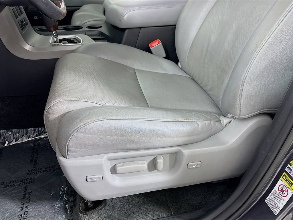 Used 2013 Toyota Sequoia Platinum AWD/4WD image 22