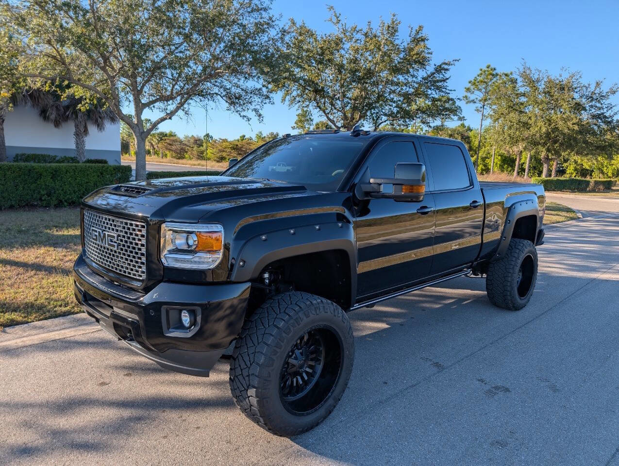 Used 2017 GMC Sierra 2500 Denali w/ Duramax Plus Package image 2