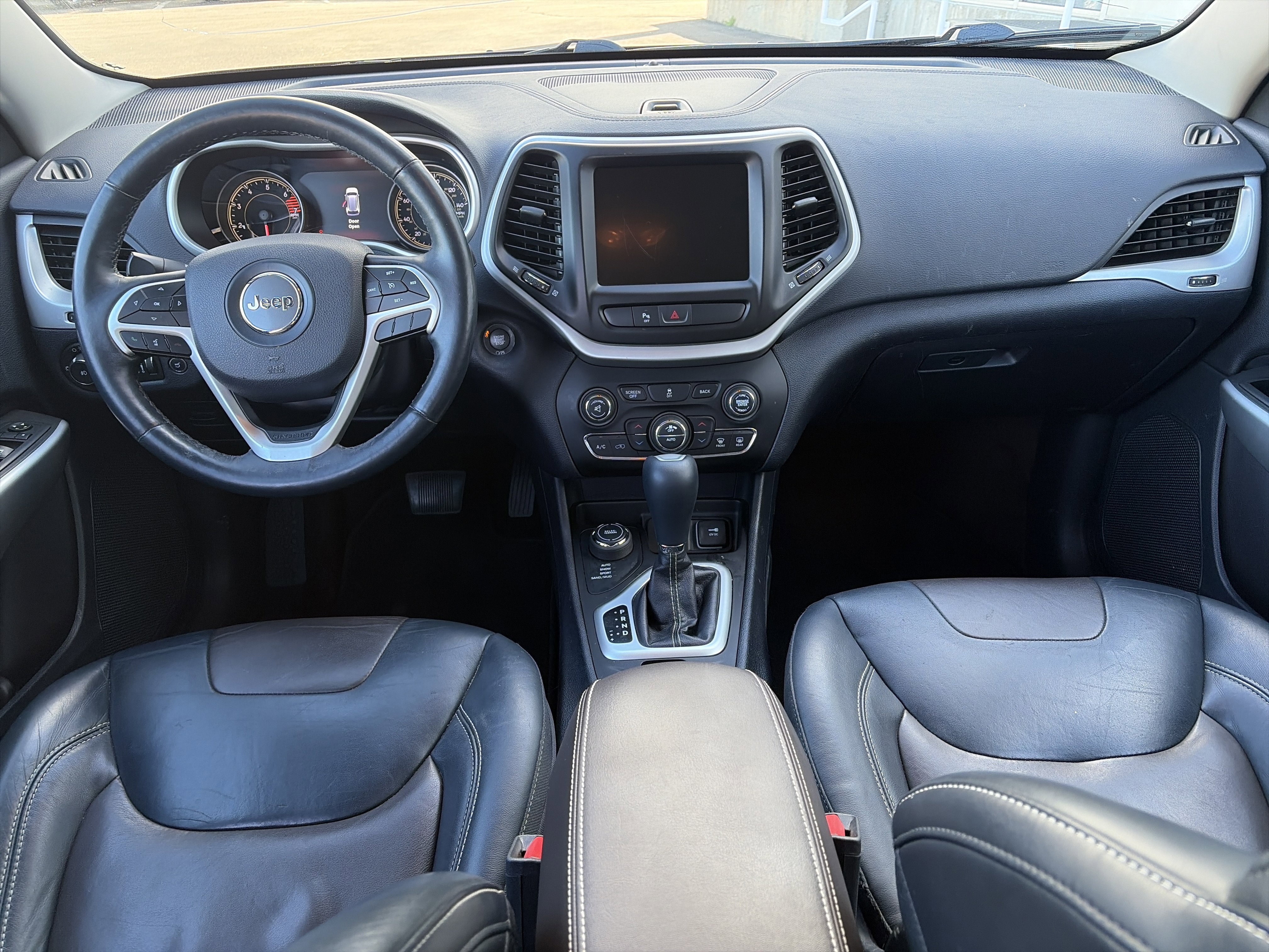 Used 2018 Jeep Cherokee Limited image 17
