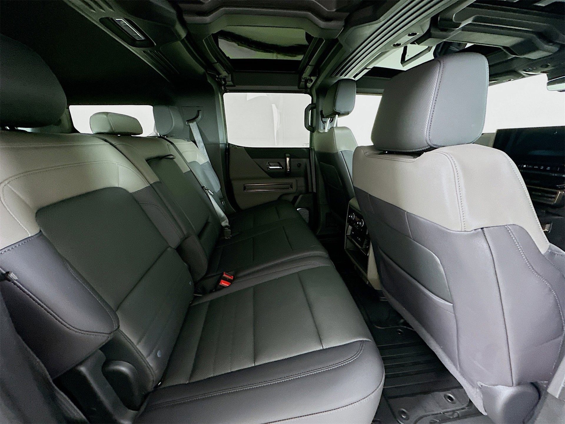 Used 2025 GMC Hummer EV 2X w/ LPO, Sport Package image 29