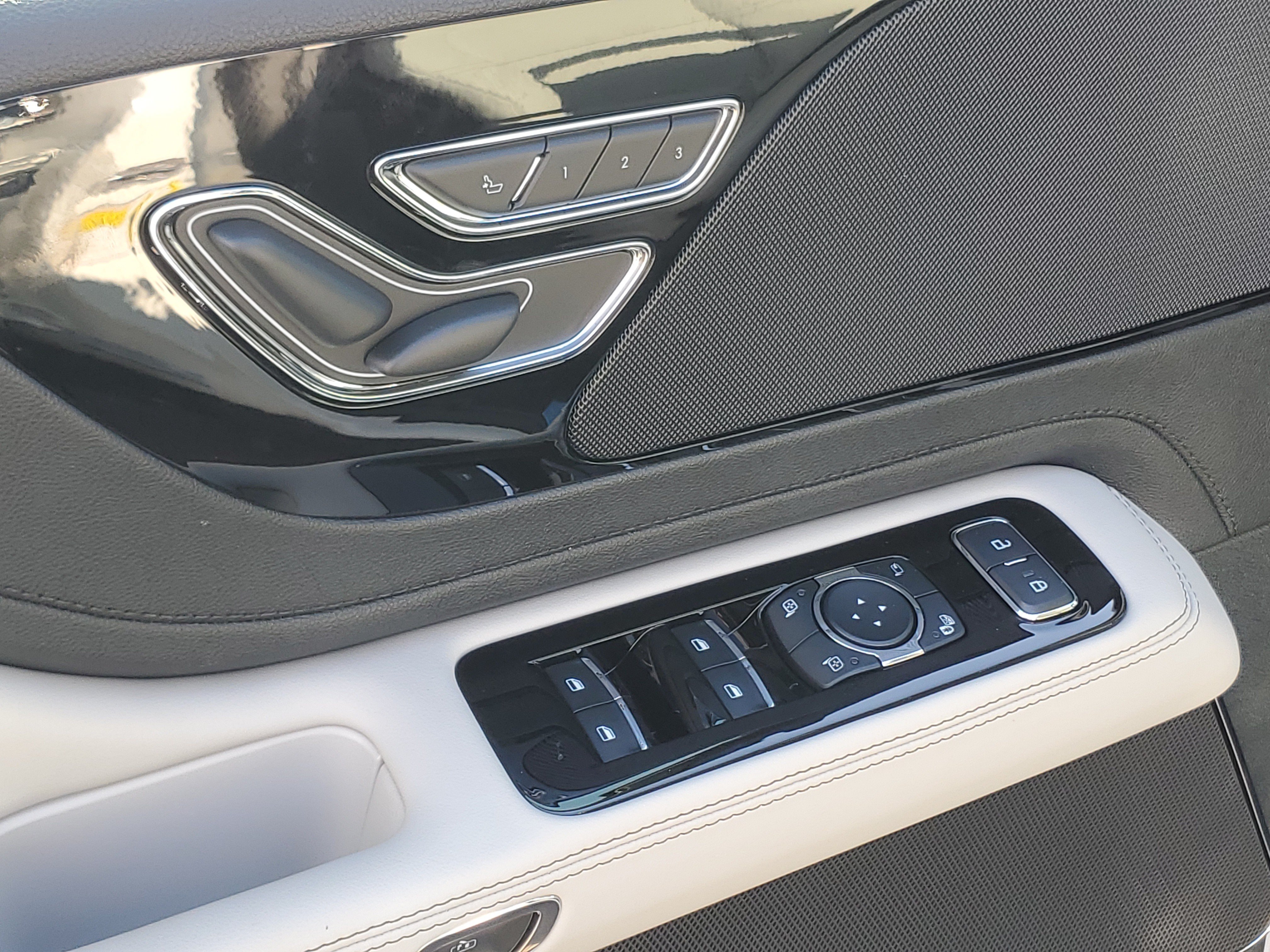 New 2026 Lincoln Aviator AWD image 9