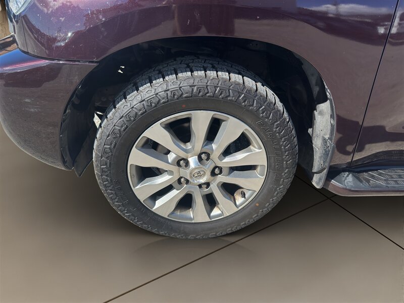 Used 2015 Toyota Sequoia Limited AWD/4WD image 31