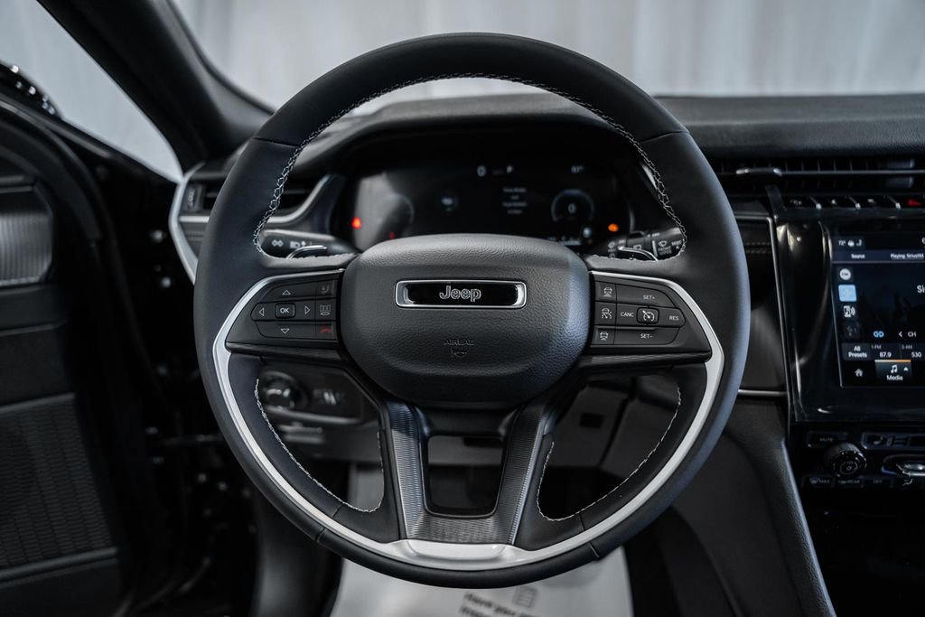 New 2025 Jeep Grand Cherokee Altitude image 28