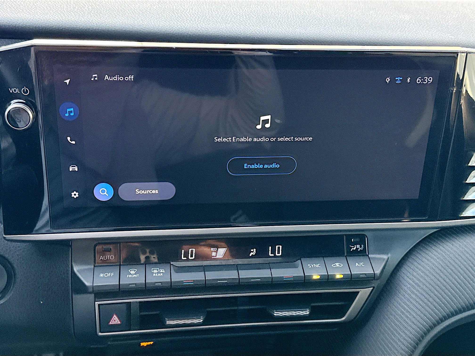 Used 2025 Toyota Camry SE w/ Multimedia Upgrade Package image 27