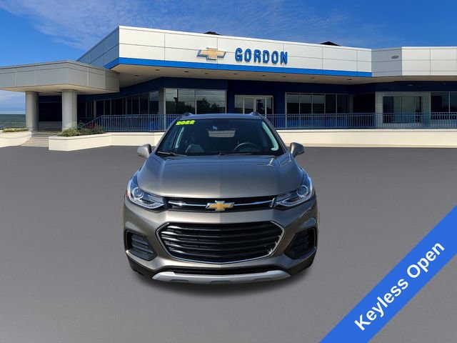 Used 2022 Chevrolet Trax LT w/ LT Convenience Package image 9
