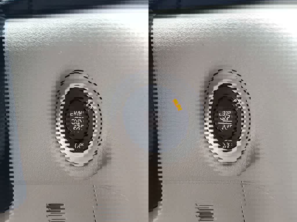 Used 2020 Chrysler Pacifica Touring w/ Tire & Wheel Group image 29