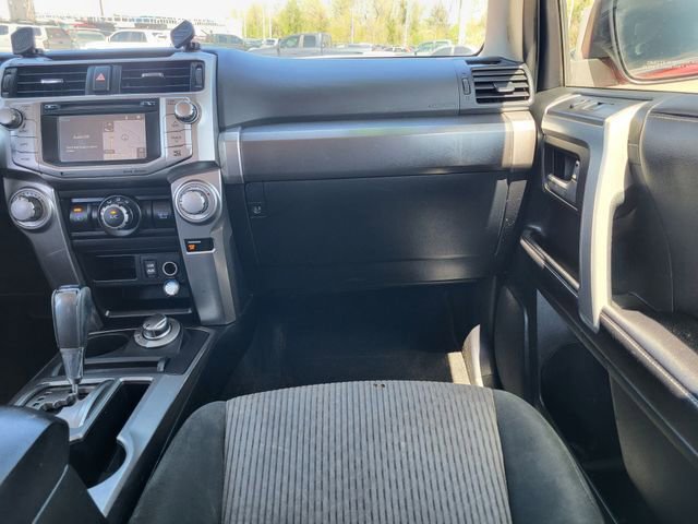 Used 2018 Toyota 4Runner SR5 AWD/4WD image 22