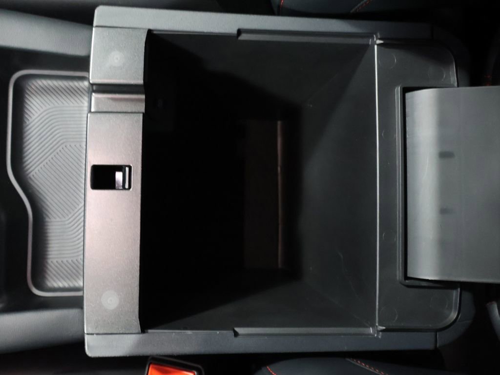 Used 2025 Ford Explorer ST-Line w/ ST-Line Street Pack image 35