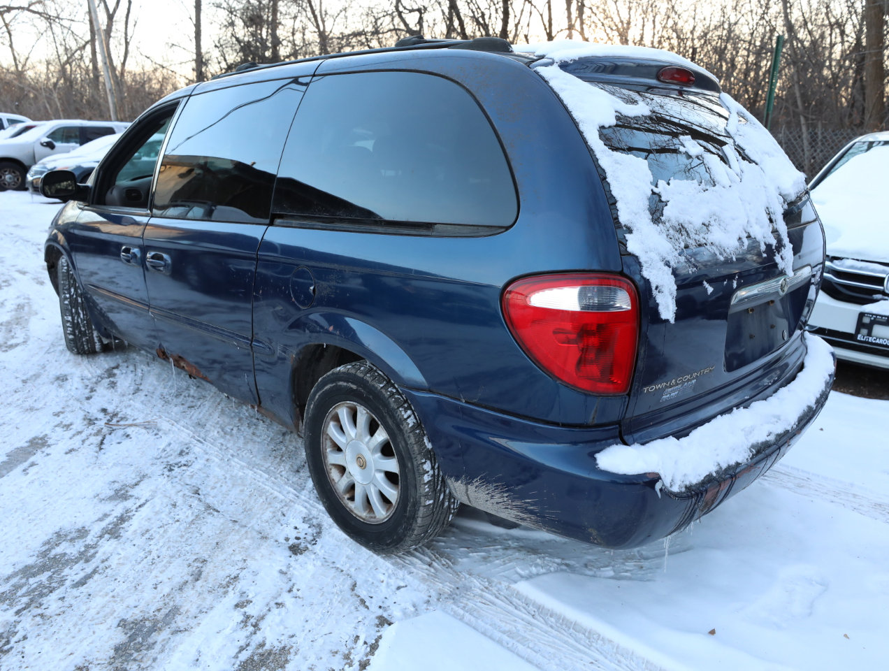 Used 2002 Chrysler Town & Country EX image 8