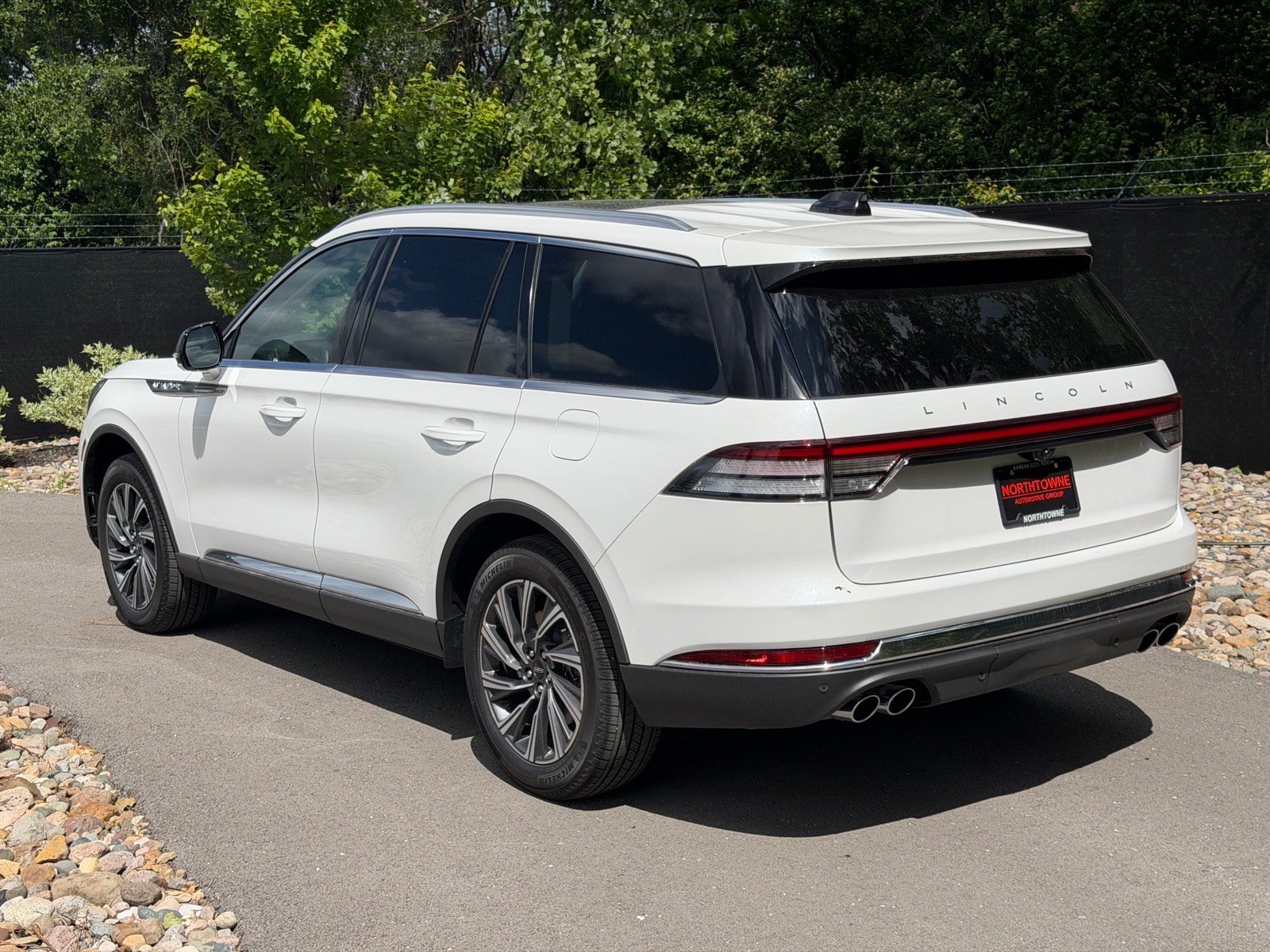 New 2026 Lincoln Aviator AWD image 3