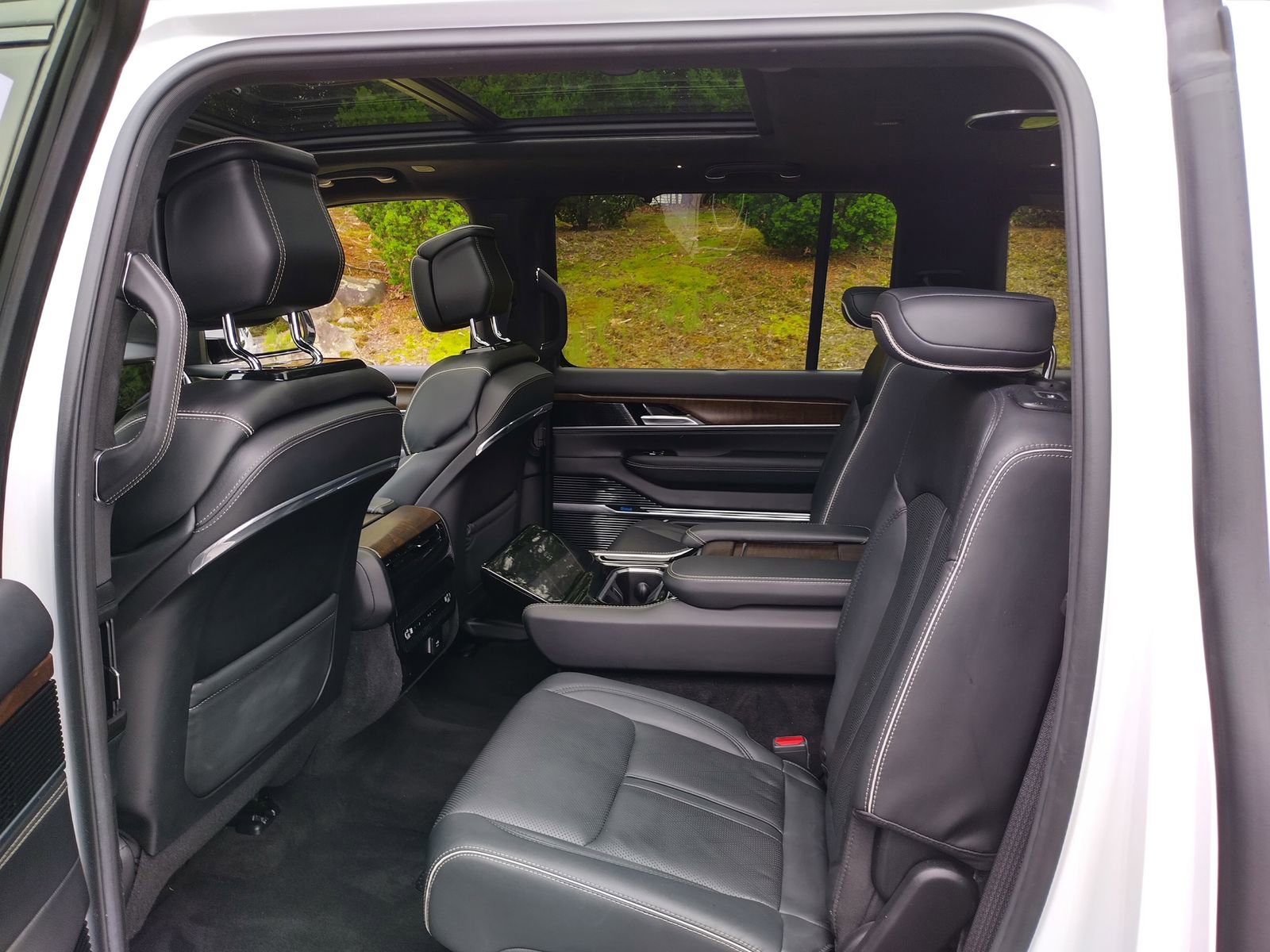 Used 2022 Jeep Grand Wagoneer Series II w/ Convenience Group III image 20