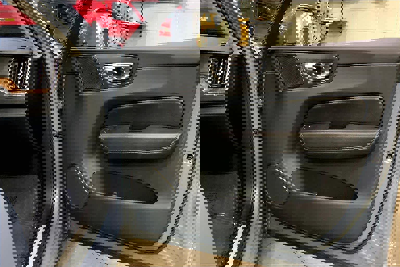 Used 2022 Volvo XC60 B5 Momentum w/ Climate Package image 23