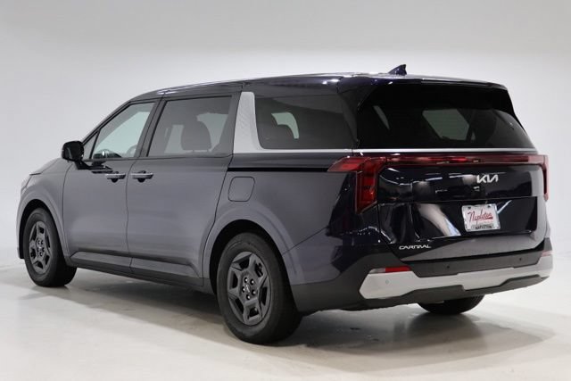 Used 2025 Kia Carnival FWD image 6
