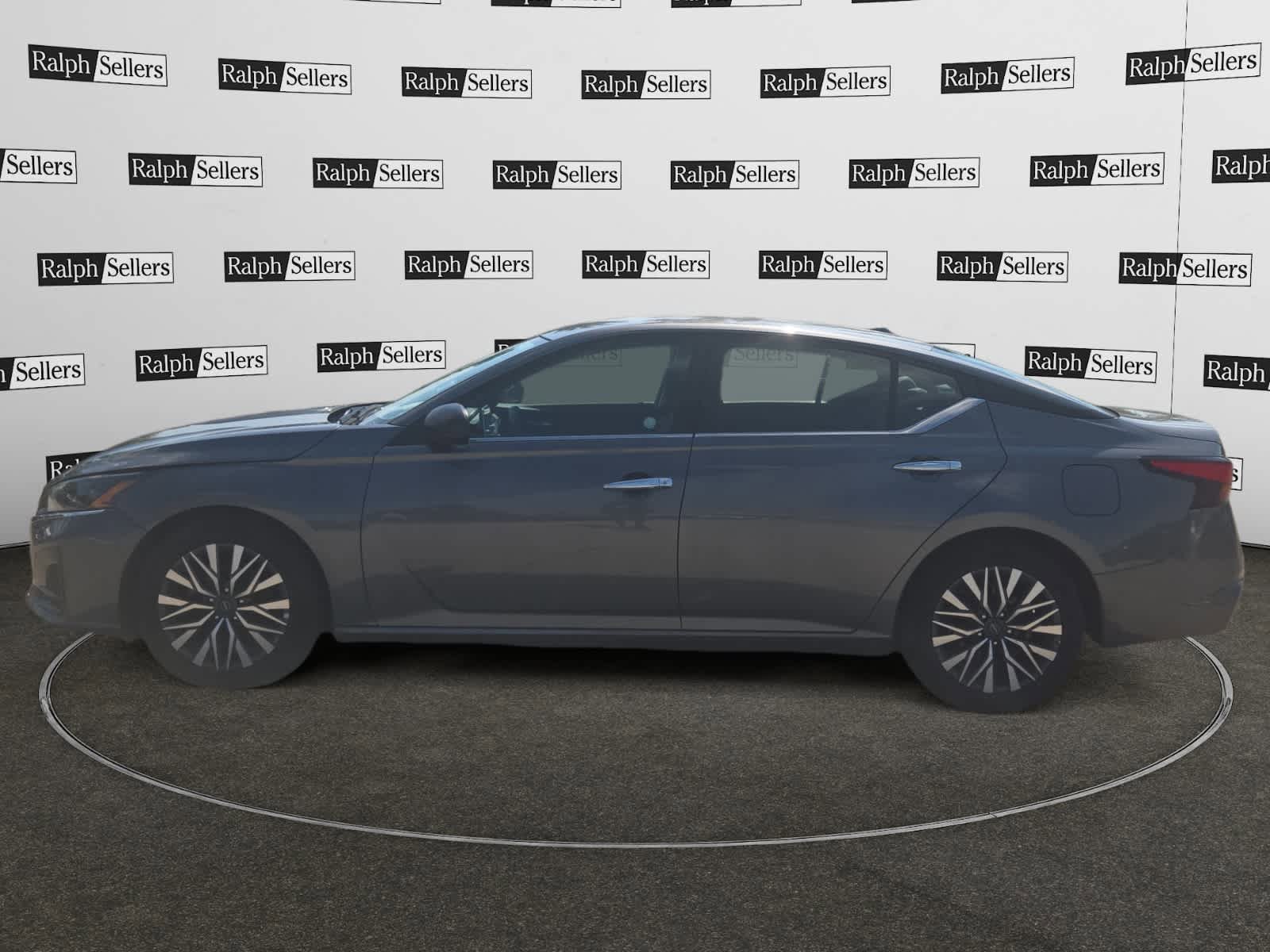 Used 2025 Nissan Altima 2.5 SV FWD image 3