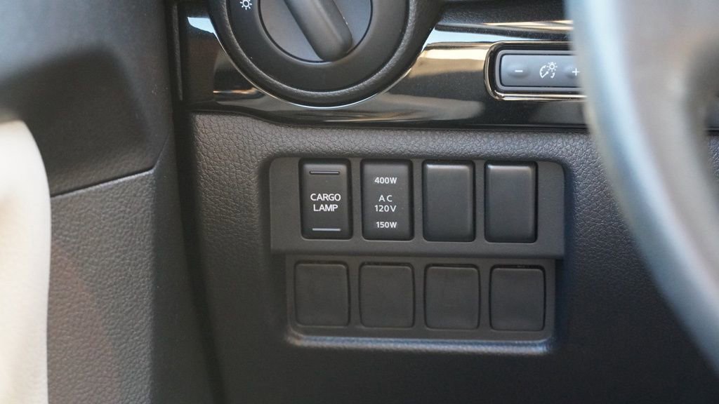 Used 2024 Nissan Titan SV w/ SV Convenience Package image 31