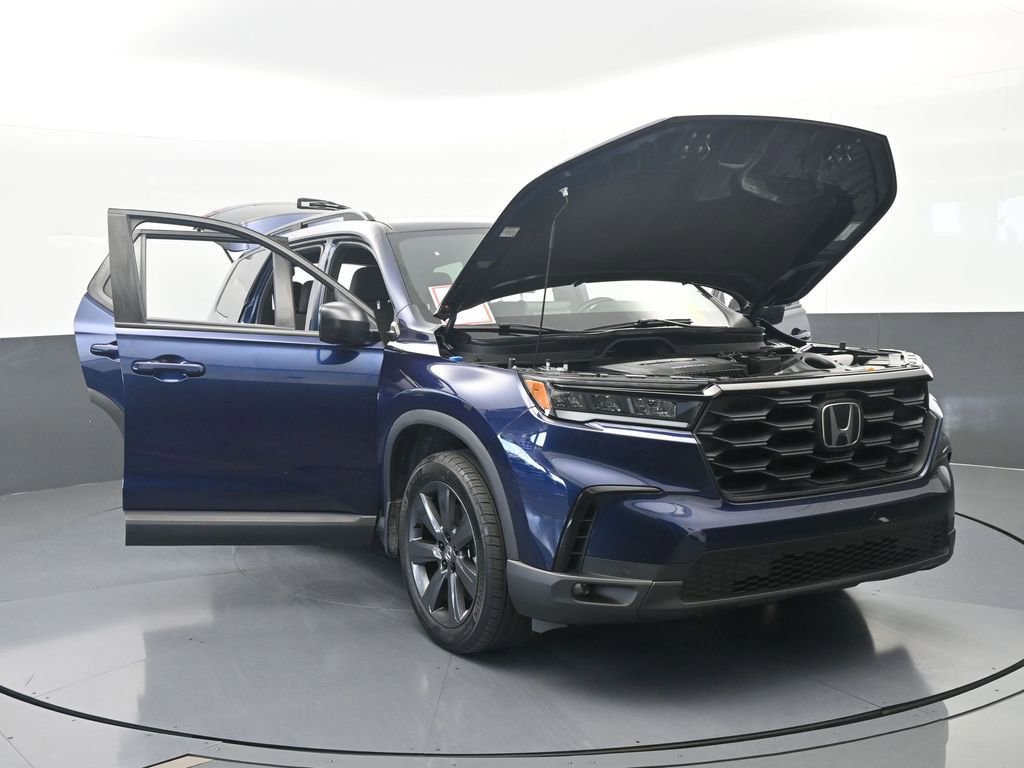Used 2025 Honda Pilot Sport image 9