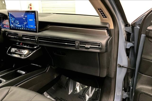 Used 2025 Lincoln Corsair Grand Touring w/ Equipment Group 302A image 18