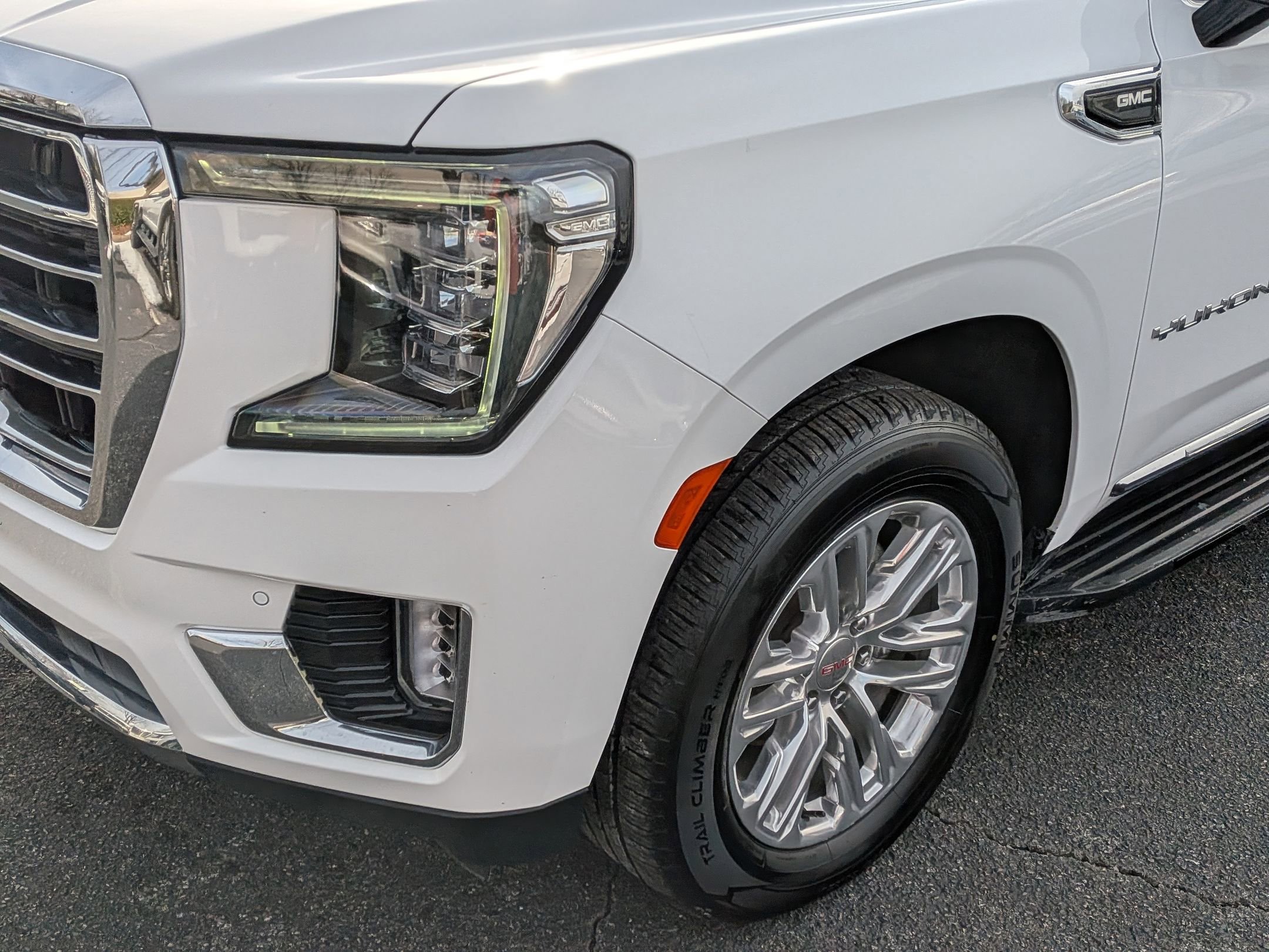 Used 2024 GMC Yukon XL SLT image 11